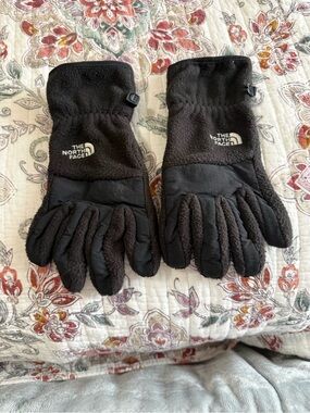 The North Face Black Fleece Winter Gloves with Logo
